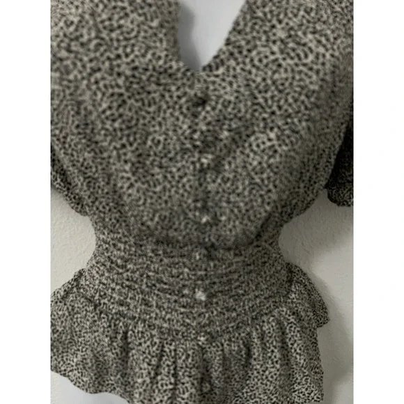 Sienna Sky blouse womens XS white black fitted gathered waist short sleeve NWT - Picture 3 of 9